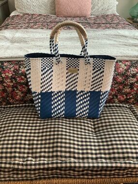 Lilly Pulitzer Low Tide Navy White Gold Handles Large Vinyl Woven Tote Bag EUC